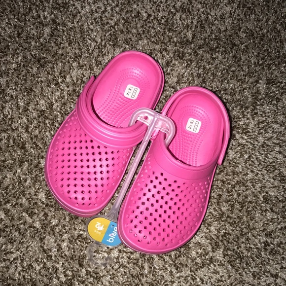 🔥 NEW Kids bundle’ 2 shirts & crocs - brand new !! TAGS ON!! - Picture 5 of 5